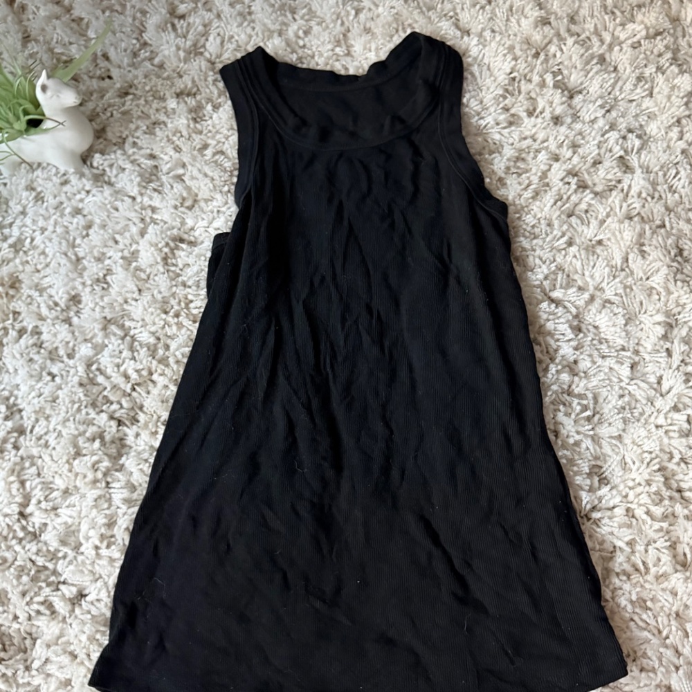 Black sleeveless Classic extra long women’s tank top Black Sleeveless Tank (Size - Picture 2 of 4